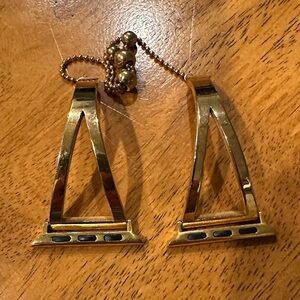 Goldtone Iwatch watch band. In EUC see pics for measurements to distinguish size